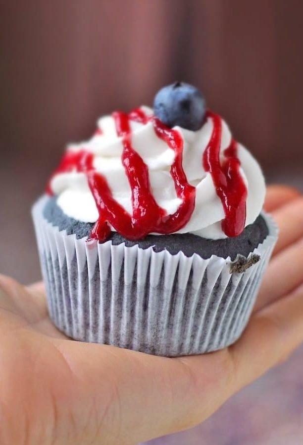 These healthy Blue Velvet Cupcakes are the PERFECT dessert for July 4th! These delicious, moist cupcakes are refined sugar free, low fat, and gluten free!