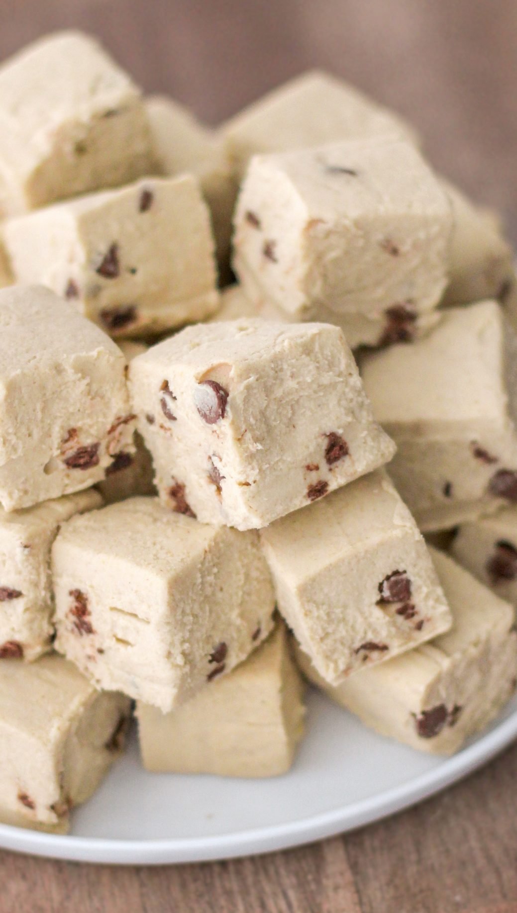Healthy Chocolate Chip Cookie Dough Fudge (sugar free, gluten free, dairy free, vegan) - Healthy Dessert Recipes at Desserts with Benefits