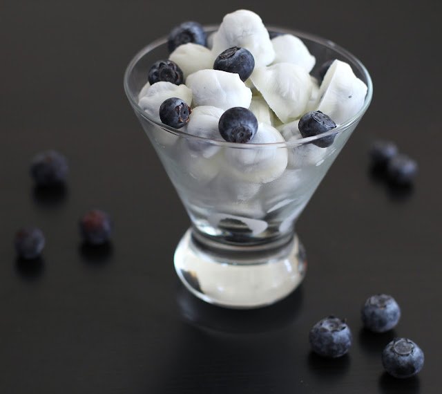 Healthy Frozen Yogurt Covered Blueberries | Healthy Dessert Recipes with sugar free, low calorie, low fat, high protein, gluten free, dairy free and vegan options at the Desserts With Benefits Blog (www.DessertsWithBenefits.com)