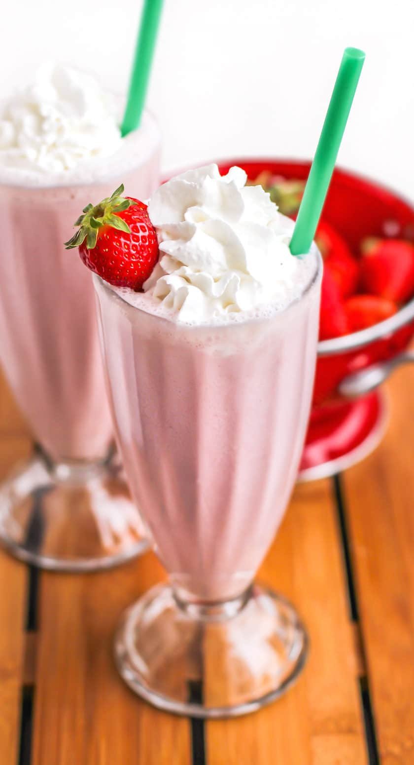Healthy Homemade Strawberry Frappuccinos (refined sugar free, low fat, high protein) - Desserts with Benefits