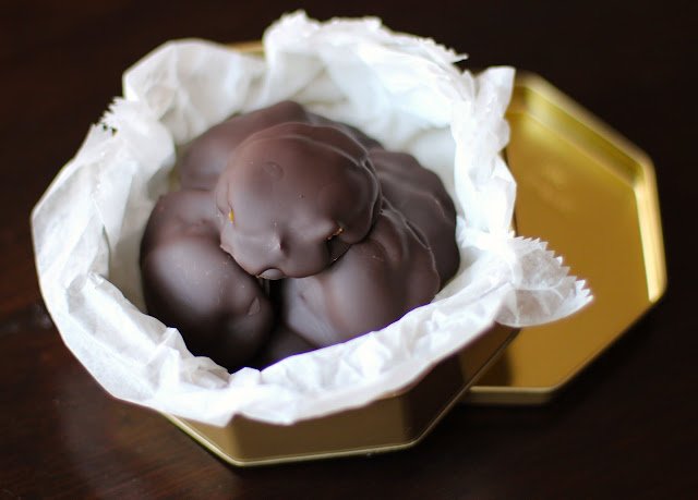 These Healthy Homemade Turtles are caramelly, chocolatey, and delicious, yet all natural, refined sugar free, gluten free, dairy free, and vegan!