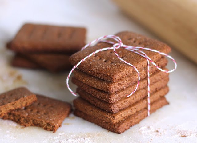 Healthy Homemade Whole Wheat Graham Crackers