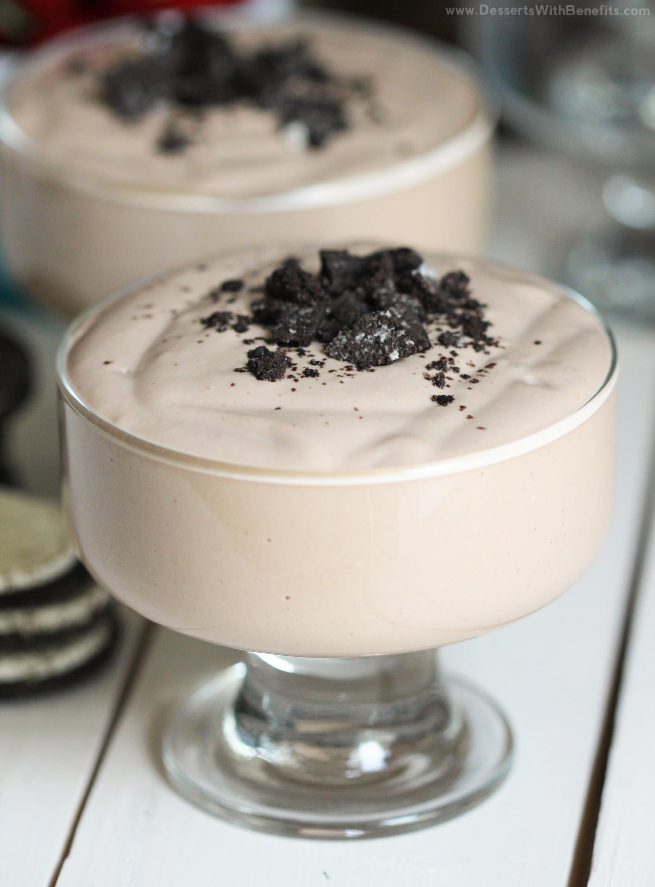 This sweet, rich, and creamy Healthy Oreo Cheesecake Dip tastes insanely sinful and delicious, when really, it’s refined sugar free, low fat, low carb, high protein, and gluten free! This is everything you could ever ever want in a dessert dip! Healthy Dessert Recipes at Desserts with Benefits