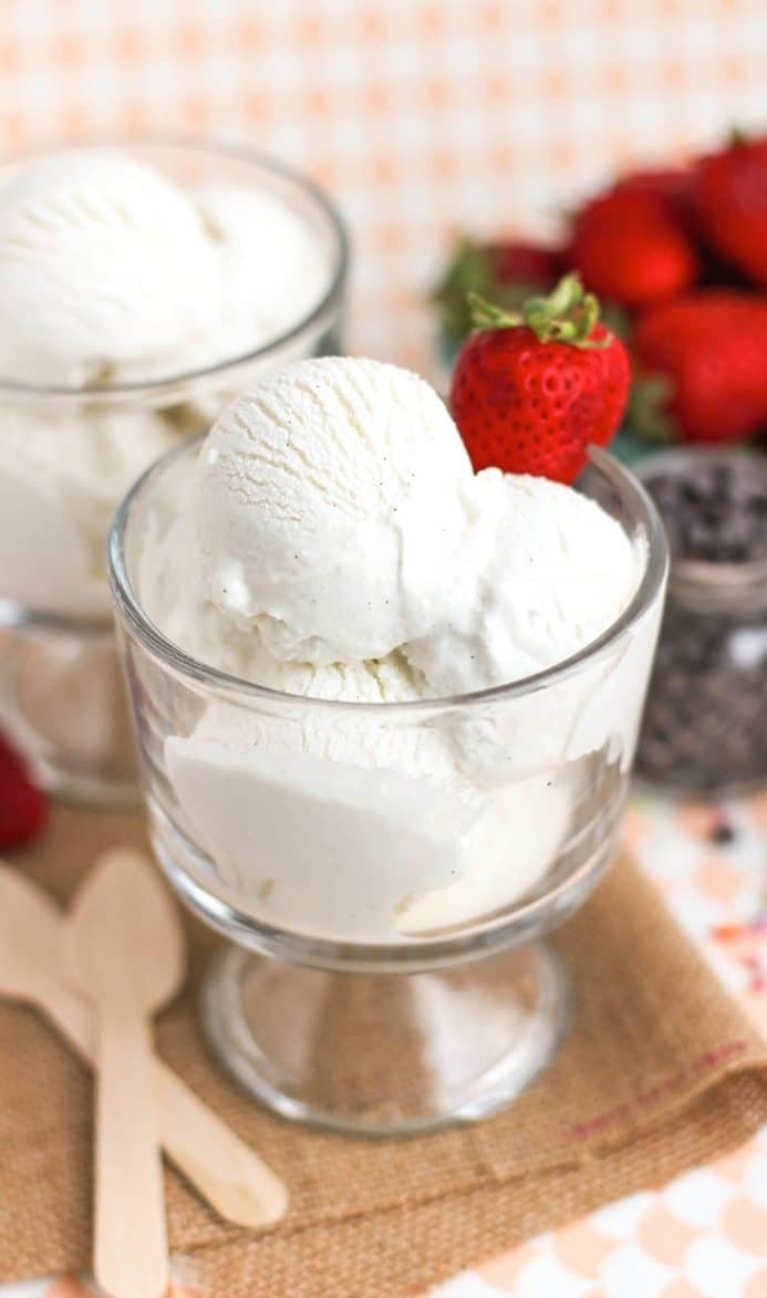 Healthy Vanilla Bean Greek Frozen Yogurt recipe - Healthy Dessert Recipes at Desserts with Benefits