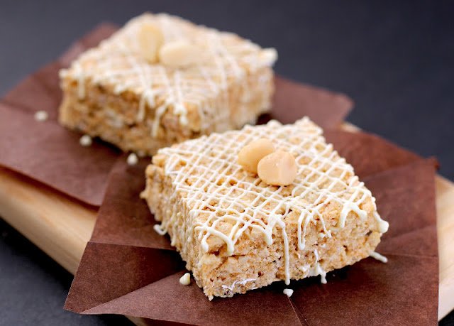 Healthy White Chocolate Macadamia Nut Krispy Treats - Desserts with Benefits
