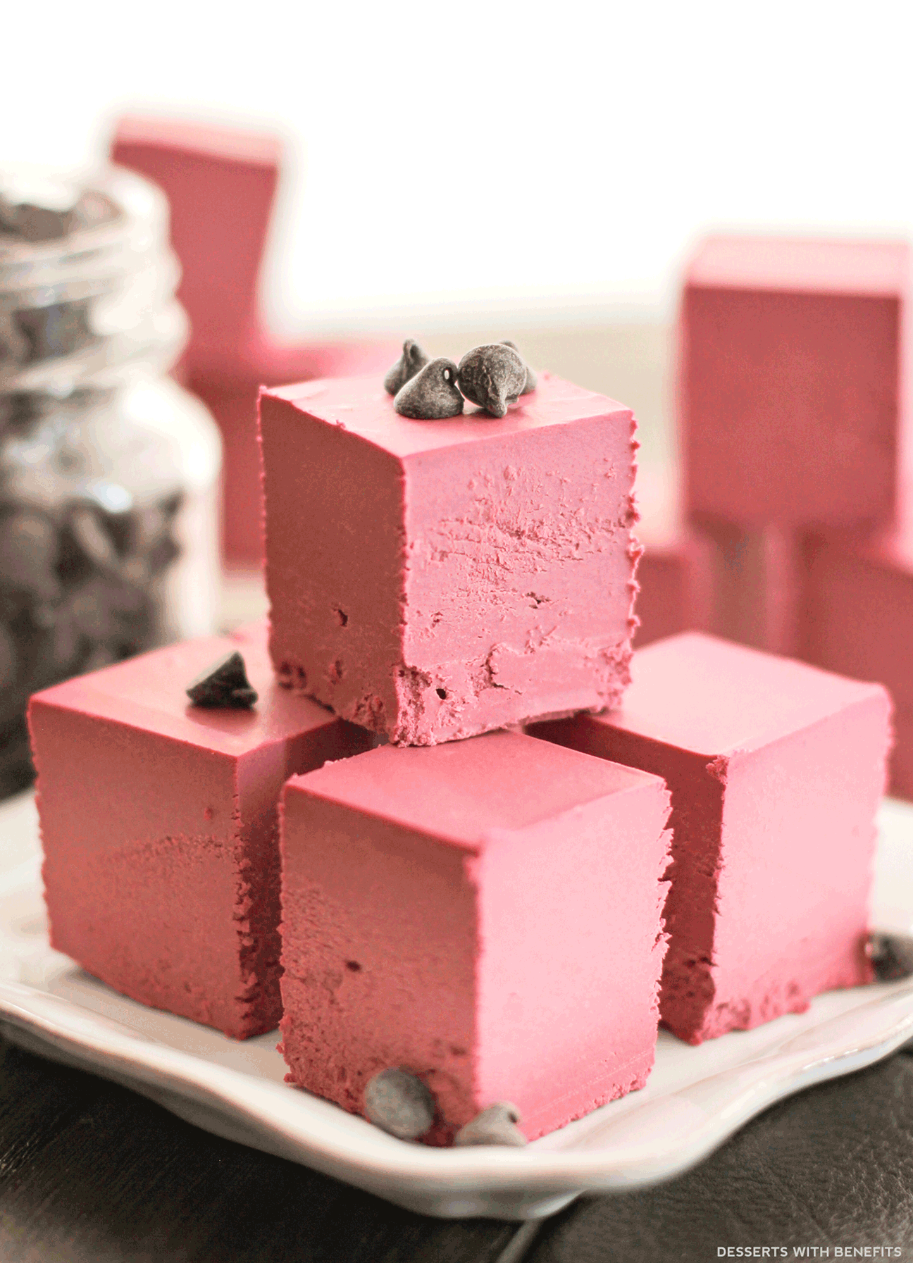 Healthy Raw Red Velvet Fudge (no bake, sugar free, low carb, gluten free, dairy free, vegan) - Healthy Dessert Recipes at Desserts with Benefits
