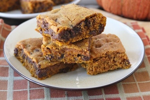 Pumpkin Chocolate Chip Bars on twopeasandtheirpod.com #recipe #pumpkin
