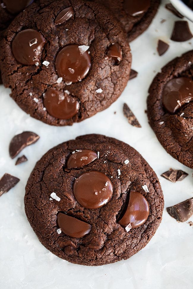 Chocolate Cookies Made With Cocoa Powder, Chocolate Chips, Chocolate Chunks, And Finished With A Sprinkling Of Flaky Sea Salt. This Is The ULTIMATE Chocolate Cookie Recipe! #cookies #chocolate #chocolatecookies #dessert #baking #valentinesday #christmascookie Chocolate Cookies with sea salt
