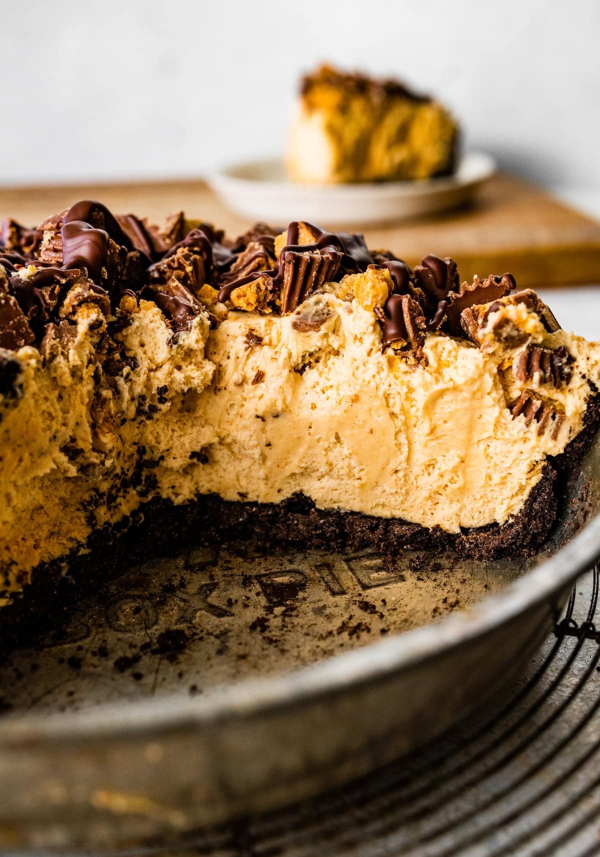 close up of peanut butter pie with Oreo crust in pie pan.