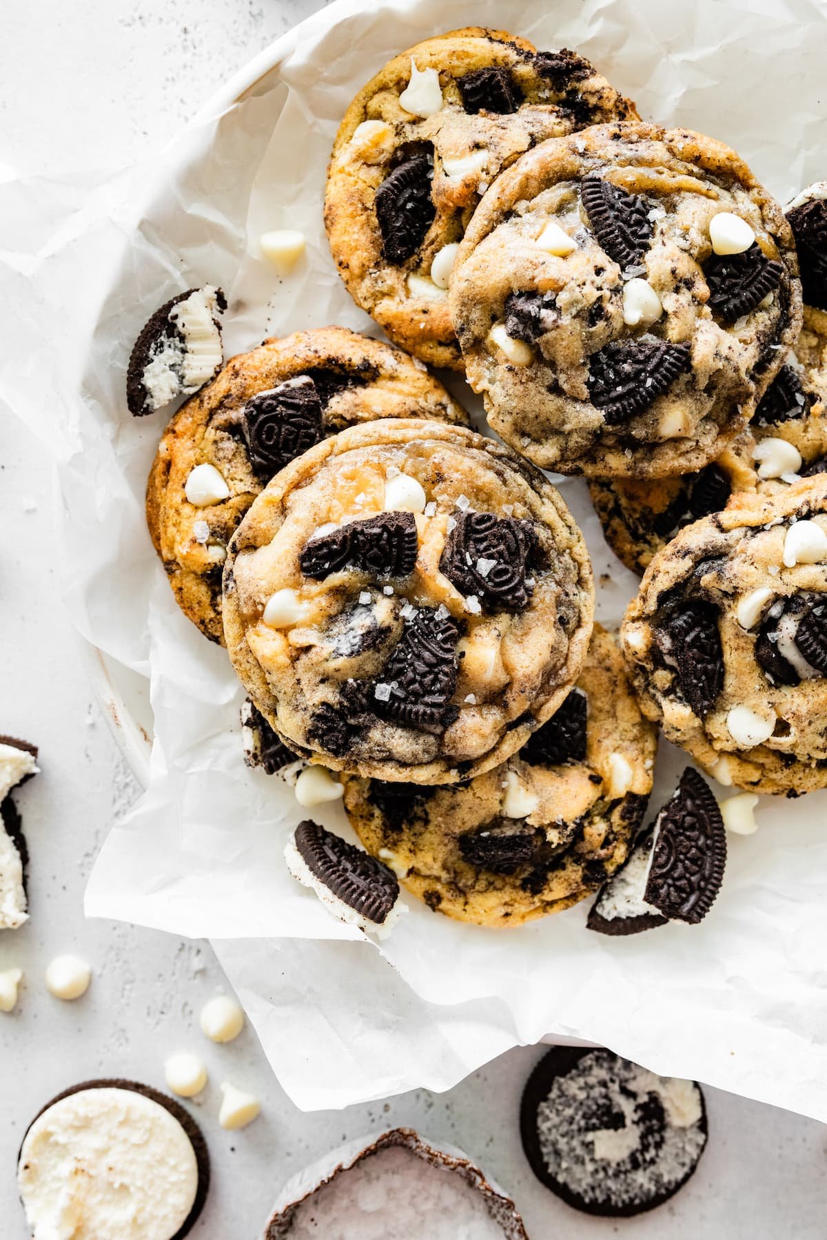 close up of cookies and cream cookies.