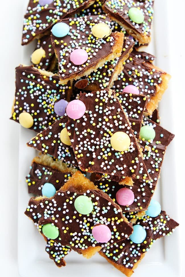 Easy Saltine Cracker Toffee Recipe-You only need 5 ingredients to make this sweet and salty toffee! #toffee #holiday #easyrecipe #candy #dessert #chocolate #Easter Easy Saltine Cracker Toffee Recipe