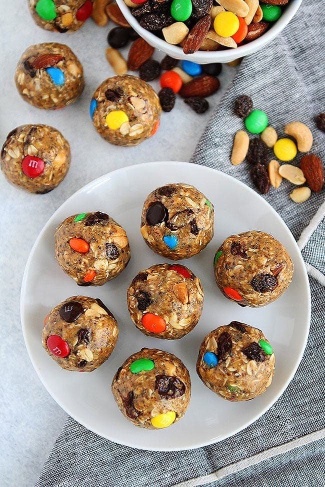 Trail Mix Energy Balls-No-Bake Protein-Packed Energy Bites Made With Your Favorite Trail Mix! Keep In The Refrigerator For A Quick And Healthy Snack, Breakfast, Or Dessert! #energyballs #energybites #snack #healthysnack #nobake #easyrecipe #peanutbutter #trailmix #vegetarian #glutenfree Trail Mix Energy Balls Recipe