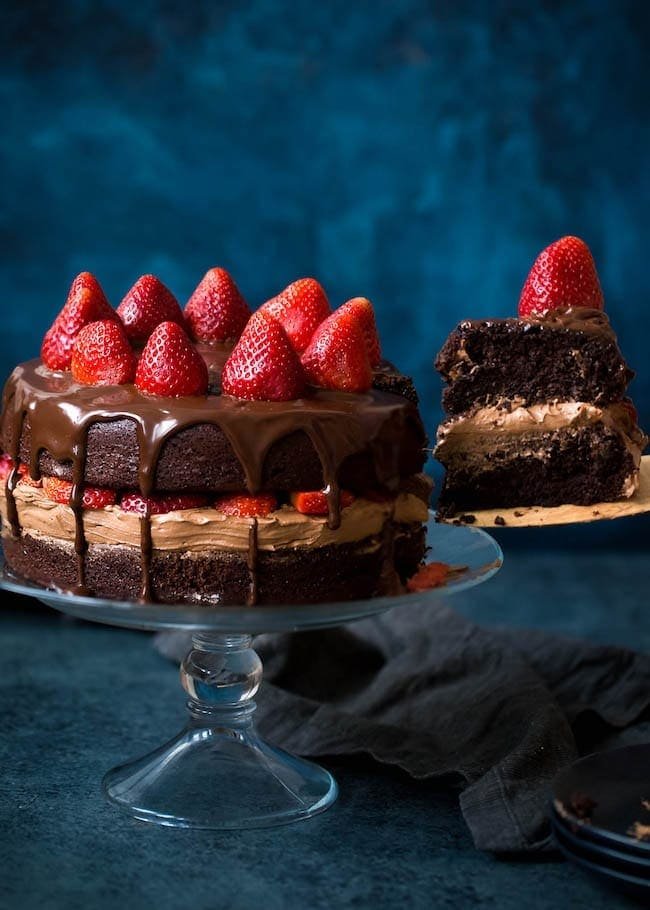 Strawberry Chocolate Cake Recipe on twopeasandtheirpod.com Chocolate cake with chocolate frosting, chocolate ganache, and sweet strawberries! This is the BEST chocolate cake recipe! Strawberry Chocolate Cake Recipe