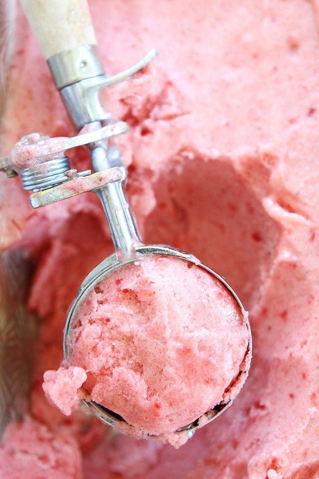 2-Ingredient Strawberry Banana Ice Cream Recipe on twopeasandtheirpod.com You only need two ingredients to make this healthy ice cream. It is the perfect treat for spring and summer! 2-Ingredient-2-Ingredient Strawberry Banana Ice Cream Recipe