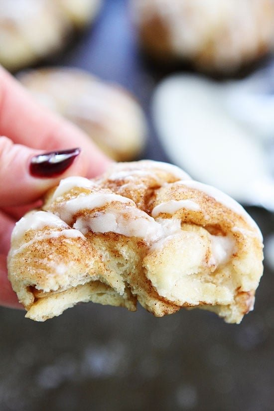 Easy Cinnamon Roll Knots Recipe on twopeasandtheirpod.com These quick and easy cinnamon roll knots taste JUST like cinnamon rolls, but are SO easy to make! You have to try them! Easy Cinnamon Roll Knots Recipe