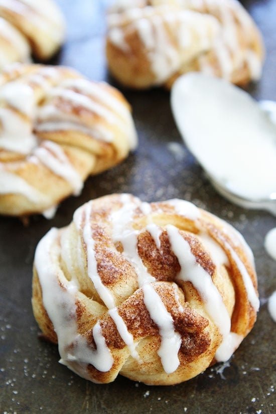 Easy Cinnamon Roll Knots Recipe on twopeasandtheirpod.com These easy cinnamon roll knots taste JUST like cinnamon rolls, but are SO easy to make! You have to try them! Easy Cinnamon Roll Knots Recipe