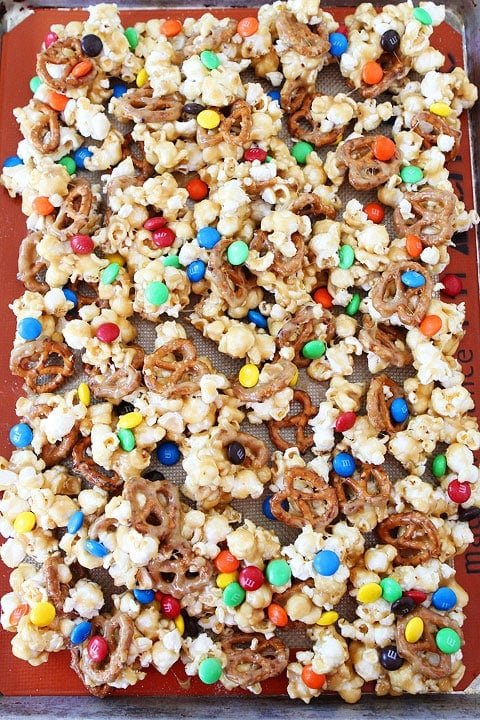 Sweet and Salty Marshmallow Popcorn Recipe on twopeasandtheirpod.com Everyone loves this sweet and salty popcorn! Such a fun treat! Sweet and Salty Marshmallow Popcorn Recipe on twopeasandtheirpod.com