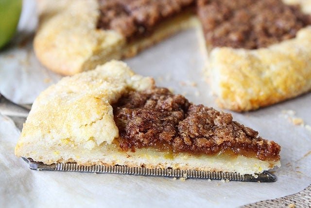 Apple Cinnamon Streusel Galette Recipe on twopeasandtheirpod.com So much easier than making pie crust! Apple Cinnamon Streusel Galette Recipe on twopeasandtheirpod.com So much easier than making pie crust!