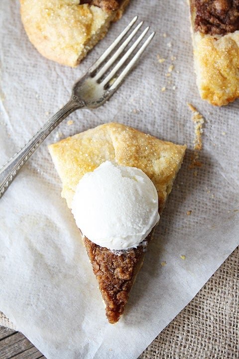 Apple Cinnamon Streusel Galette Recipe on twopeasandtheirpod.com Top with ice cream for an extra special dessert! Apple Cinnamon Streusel Galette Recipe on twopeasandtheirpod.com Top with ice cream for an extra special dessert!