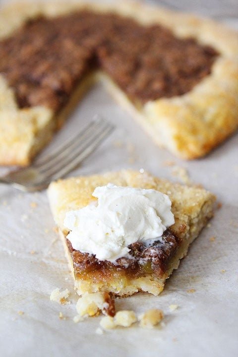 Apple Cinnamon Streusel Galette Recipe on twopeasandtheirpod.com This galette recipe is perfect! Apple Cinnamon Streusel Galette Recipe on twopeasandtheirpod.com This galette recipe is perfect!