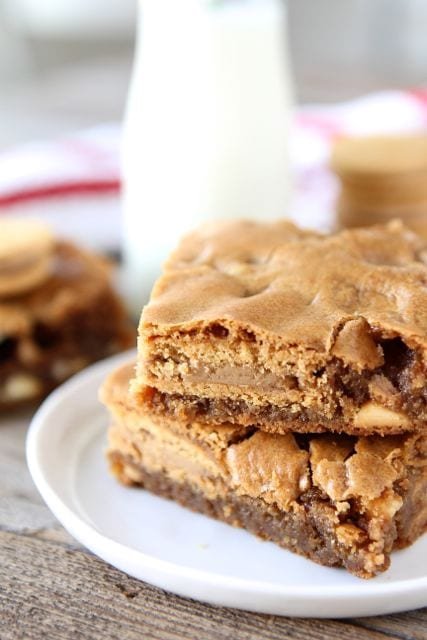 Gingerbread Oreo Blondies | Two Peas and Their Pod | www.twopeasandtheirpod.com #recipe