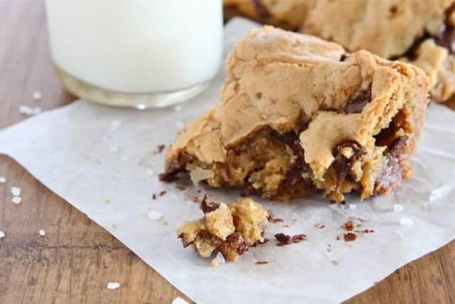 chocolate-chip-salted-caramel-cookie-bars1