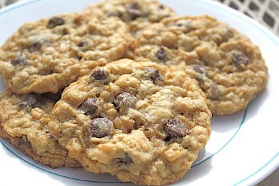 Crispy Oatmeal Chocolate Chip Cookies