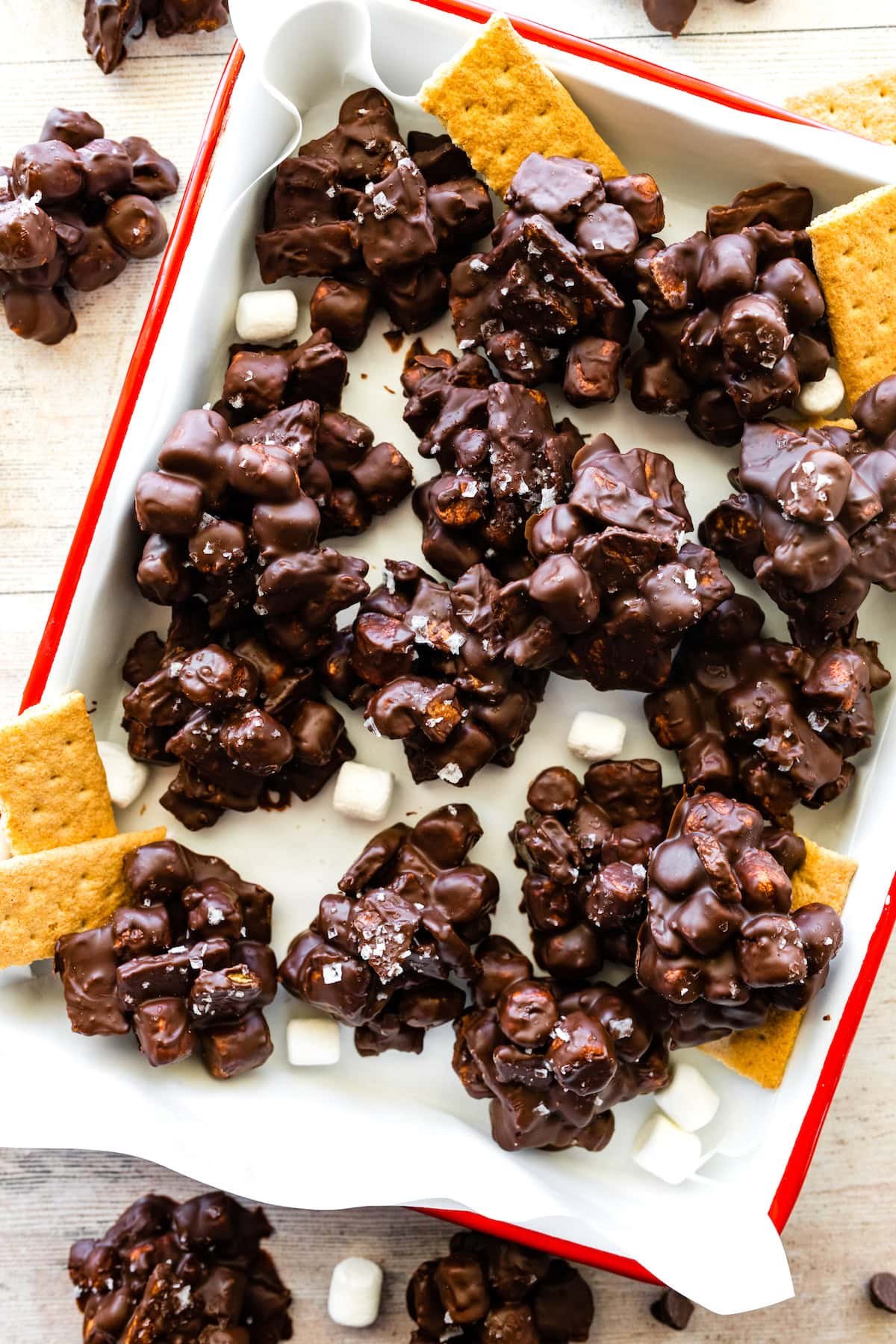 s'mores clusters on serving tray with mini marshmallows and graham crackers.