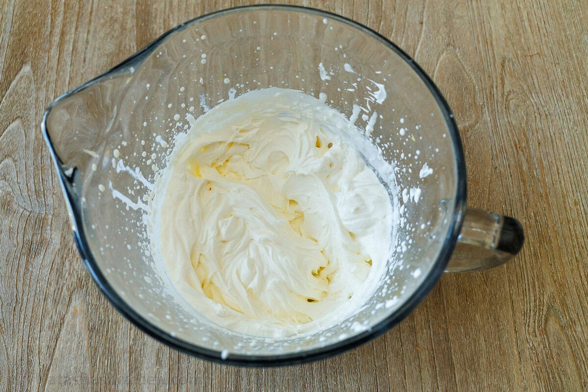 How to make homemade whipped cream in a glass mixing bowl