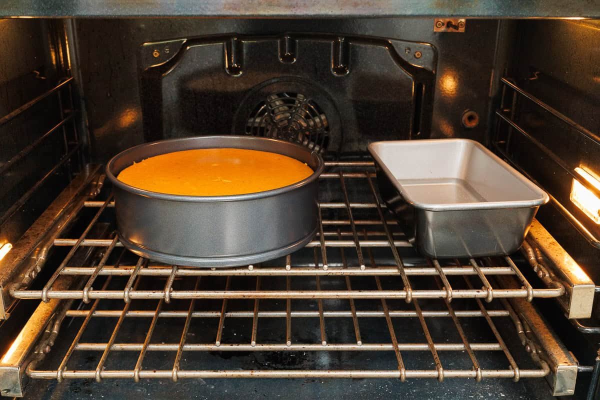 How to bake pumpkin cheesecake so it won't crack using a loaf pan of water in the oven