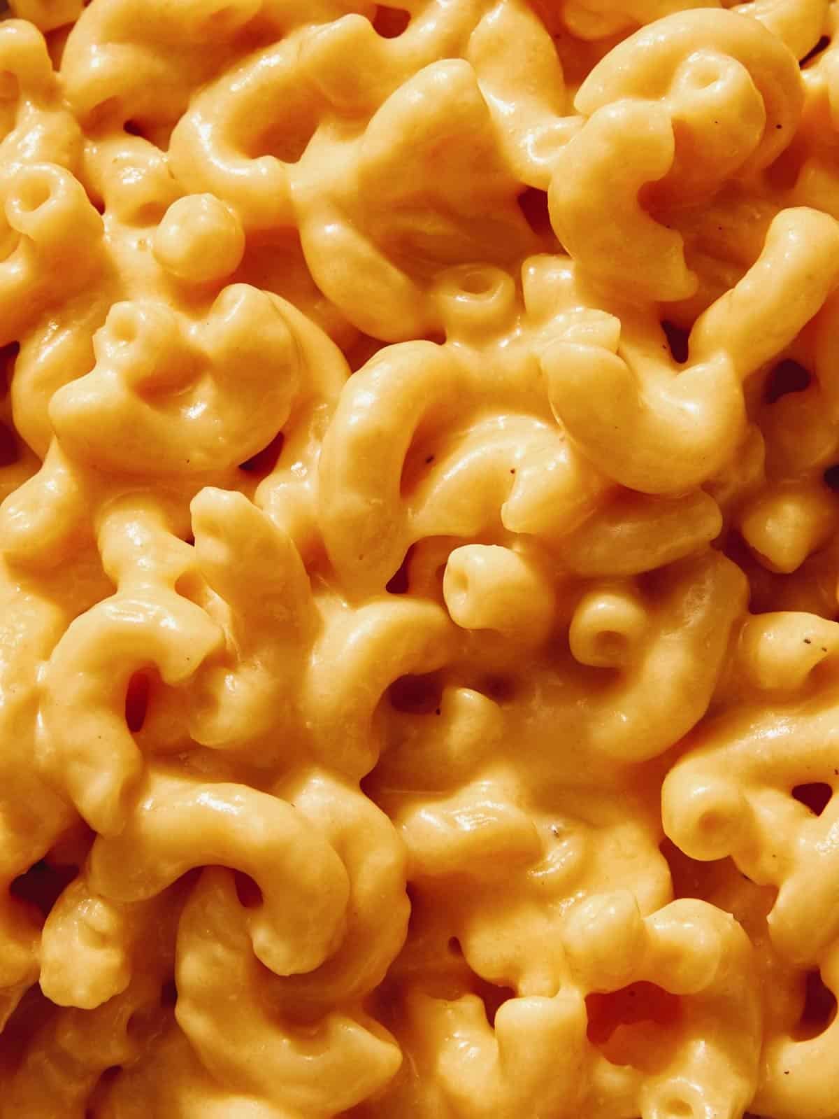 Super close of cheesy crock pot mac and cheese.