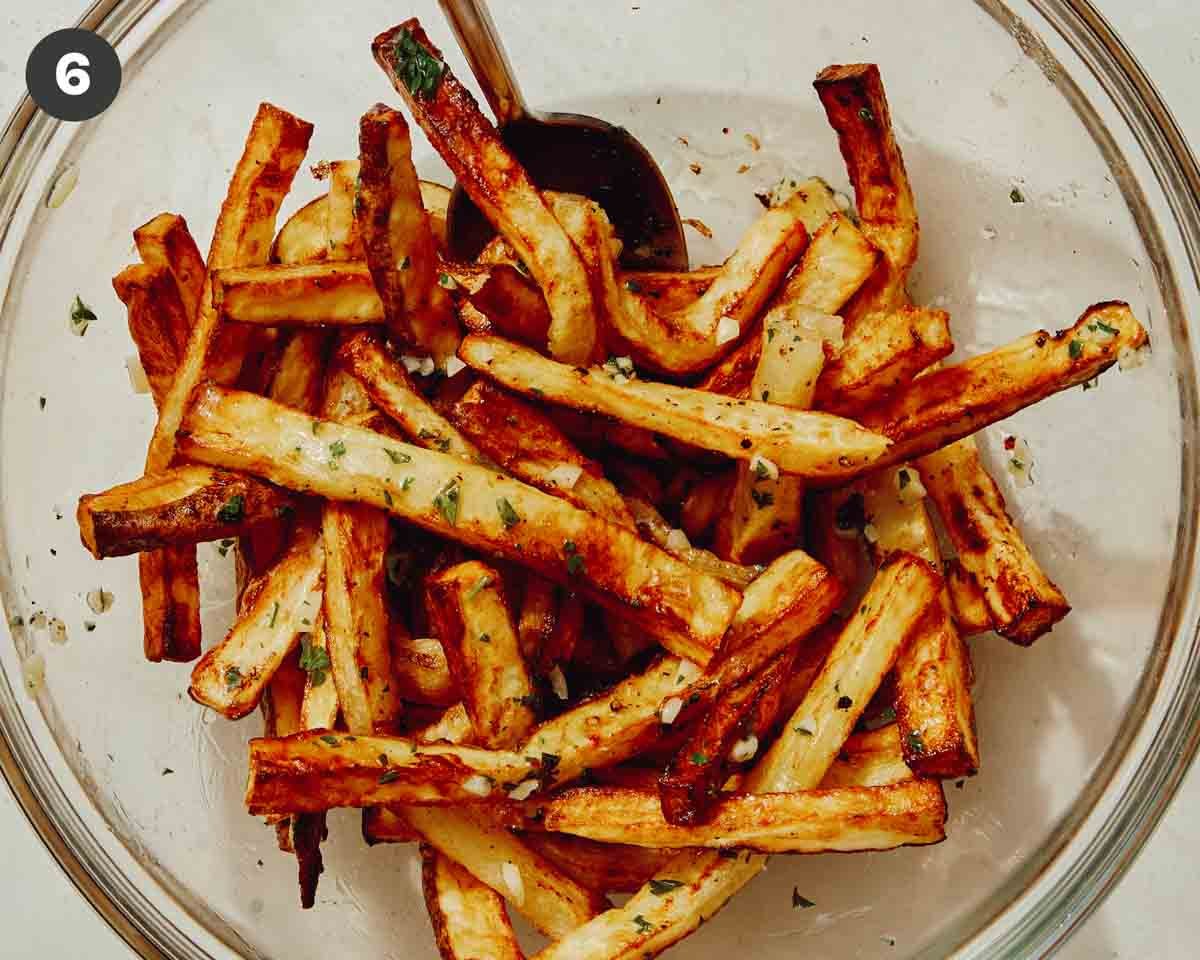 French fries tossed with garlic butter.