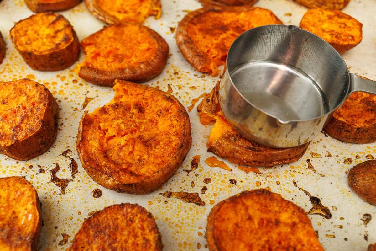 How to use a measuring cup for smashing spuds